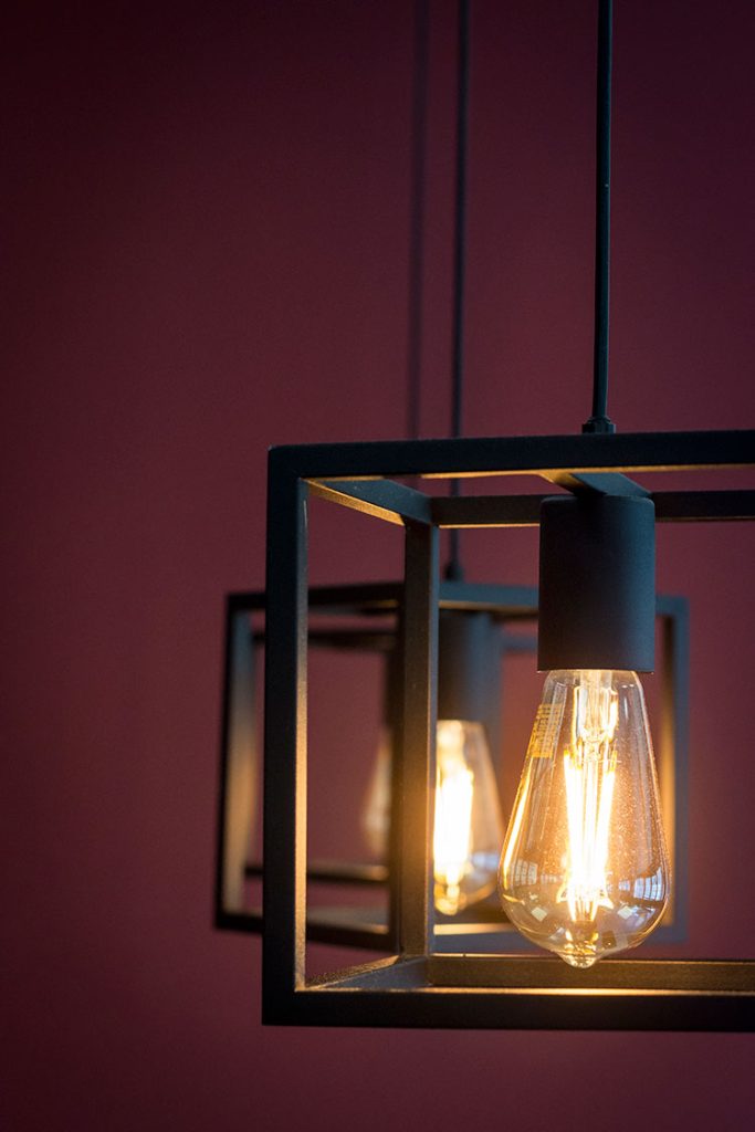 ristorante casereccio con buon ambiente e luci soffuse per la sera a cena